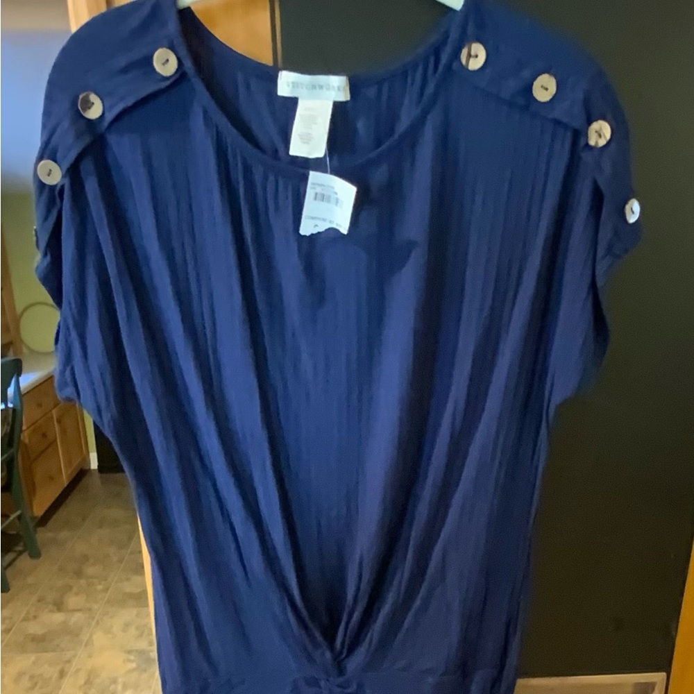 🌸🌸 Navy Blue Button-Detail Top